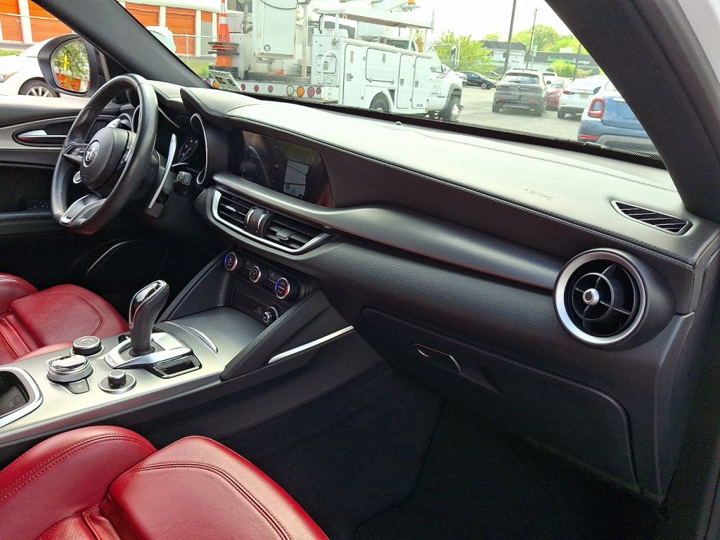 Used 2022 Alfa Romeo Stelvio Veloce AWD/4WD image 11