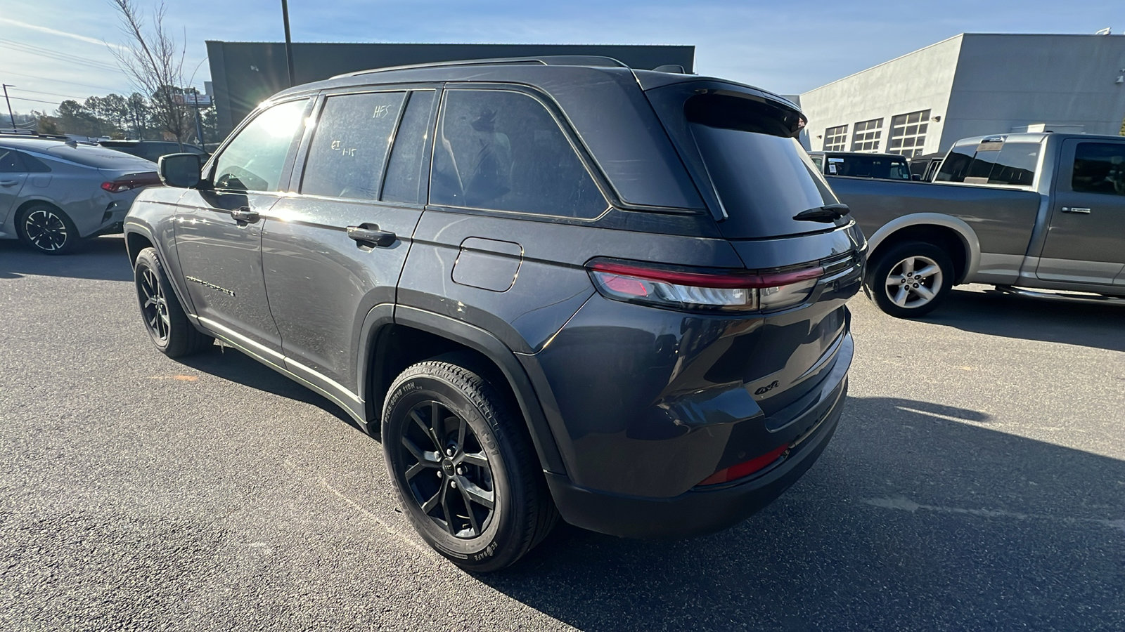 Used 2024 Jeep Grand Cherokee Altitude image 10