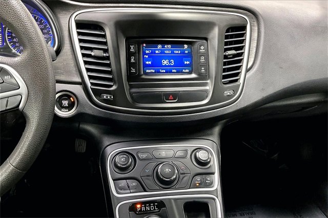 Used 2015 Chrysler 200 Limited image 4