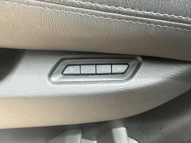 Used 2016 Cadillac Escalade Luxury AWD/4WD image 27