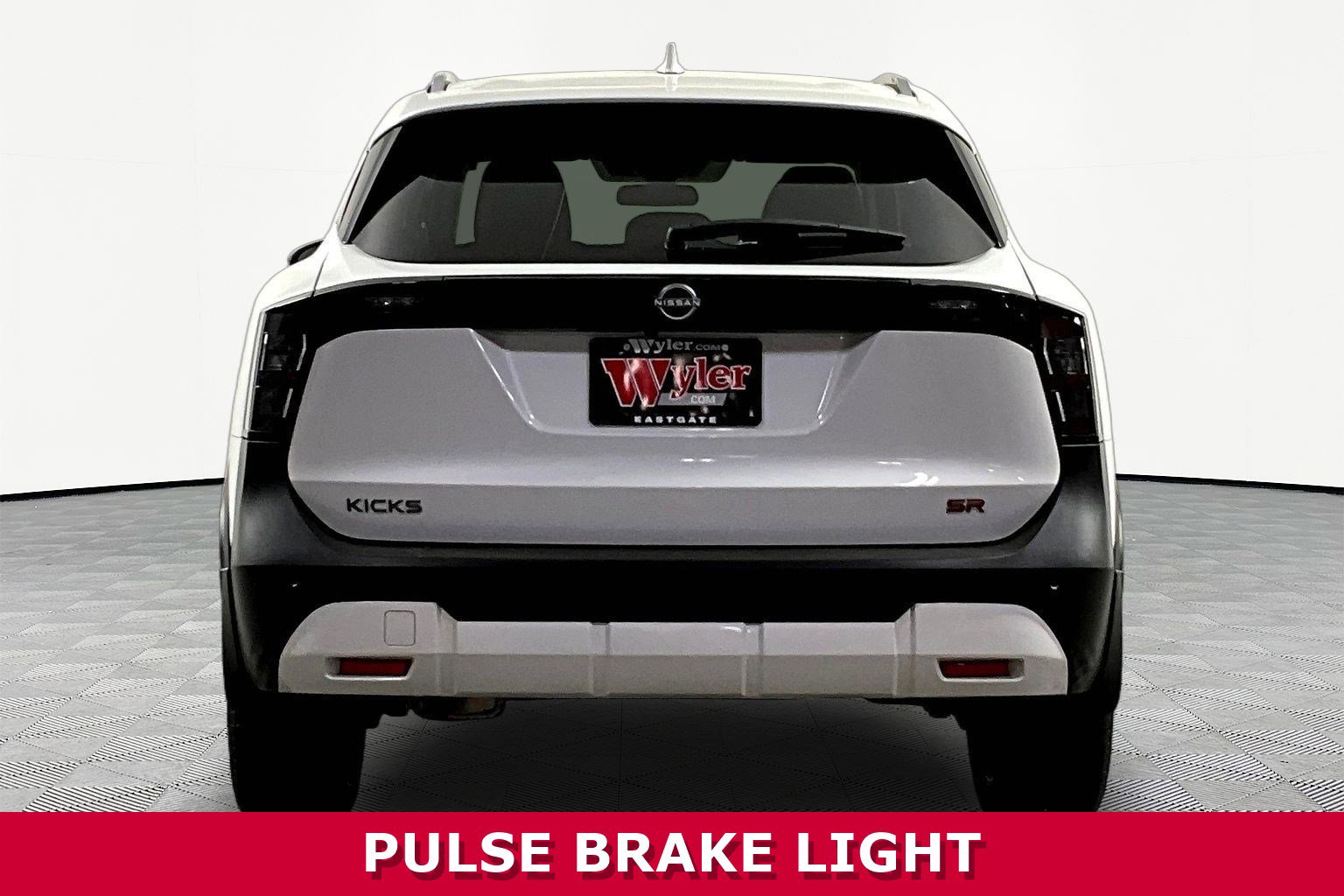 Used 2025 Nissan Kicks SR image 5