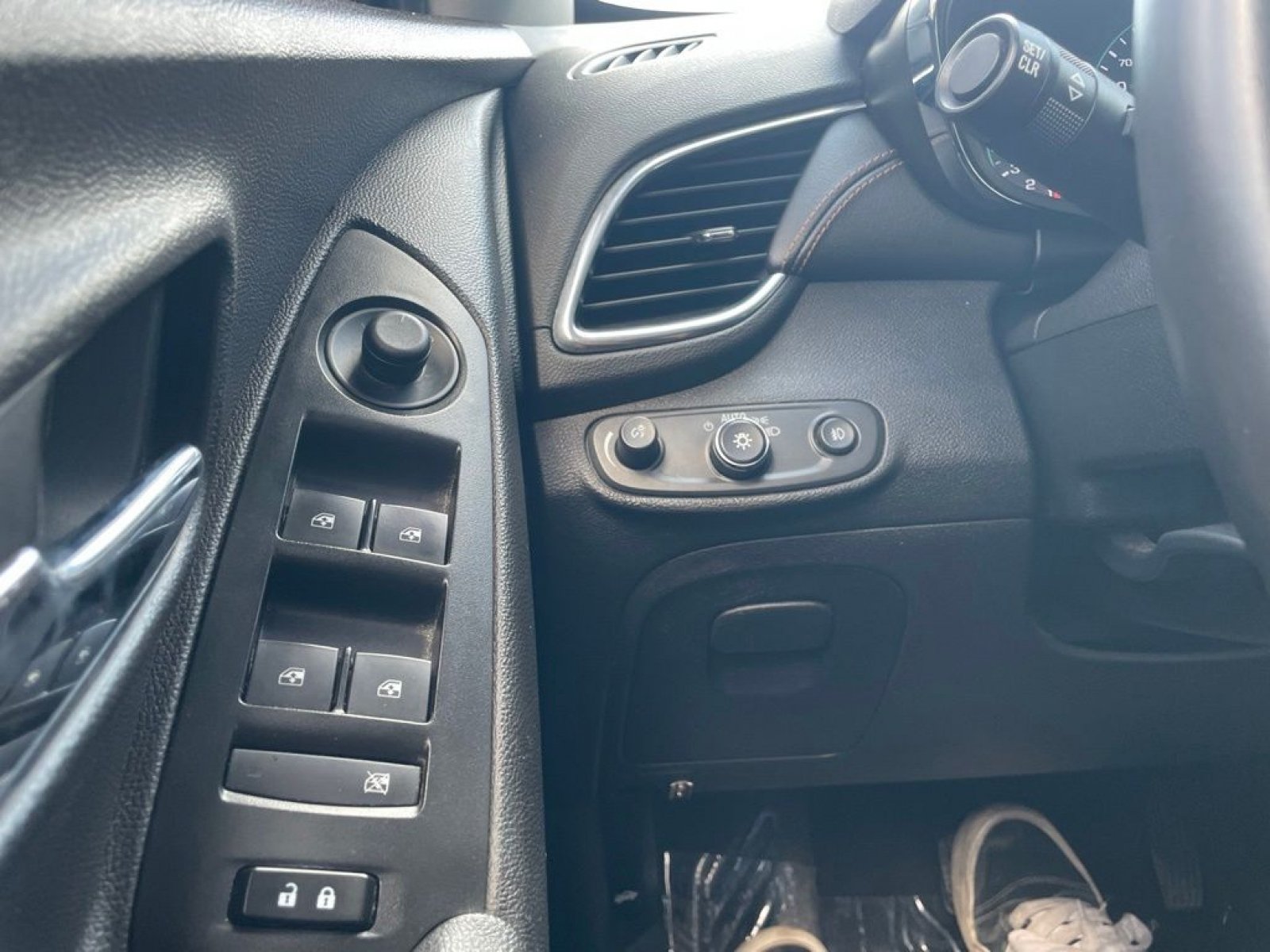 Used 2018 Chevrolet Trax Premier FWD image 16
