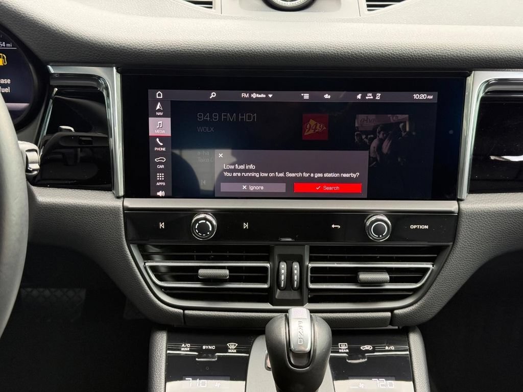 Used 2025 Porsche Macan AWD/4WD image 21