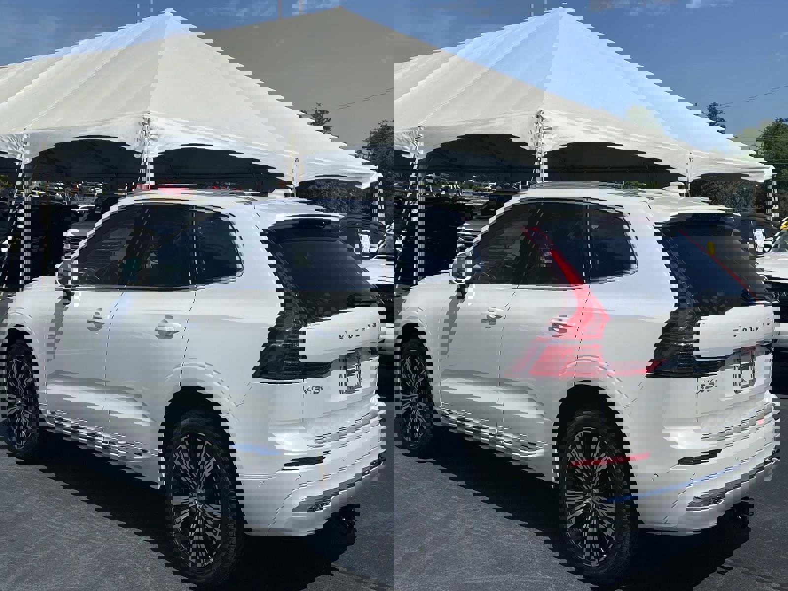 Used 2023 Volvo XC60 B5 Plus w/ Climate Package AWD/4WD image 5