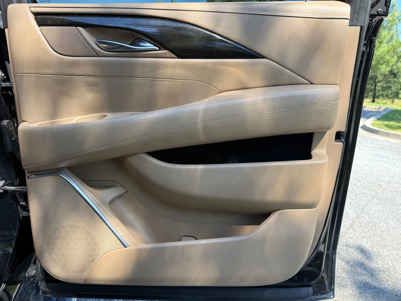 Used 2019 Cadillac Escalade ESV Platinum AWD/4WD image 47
