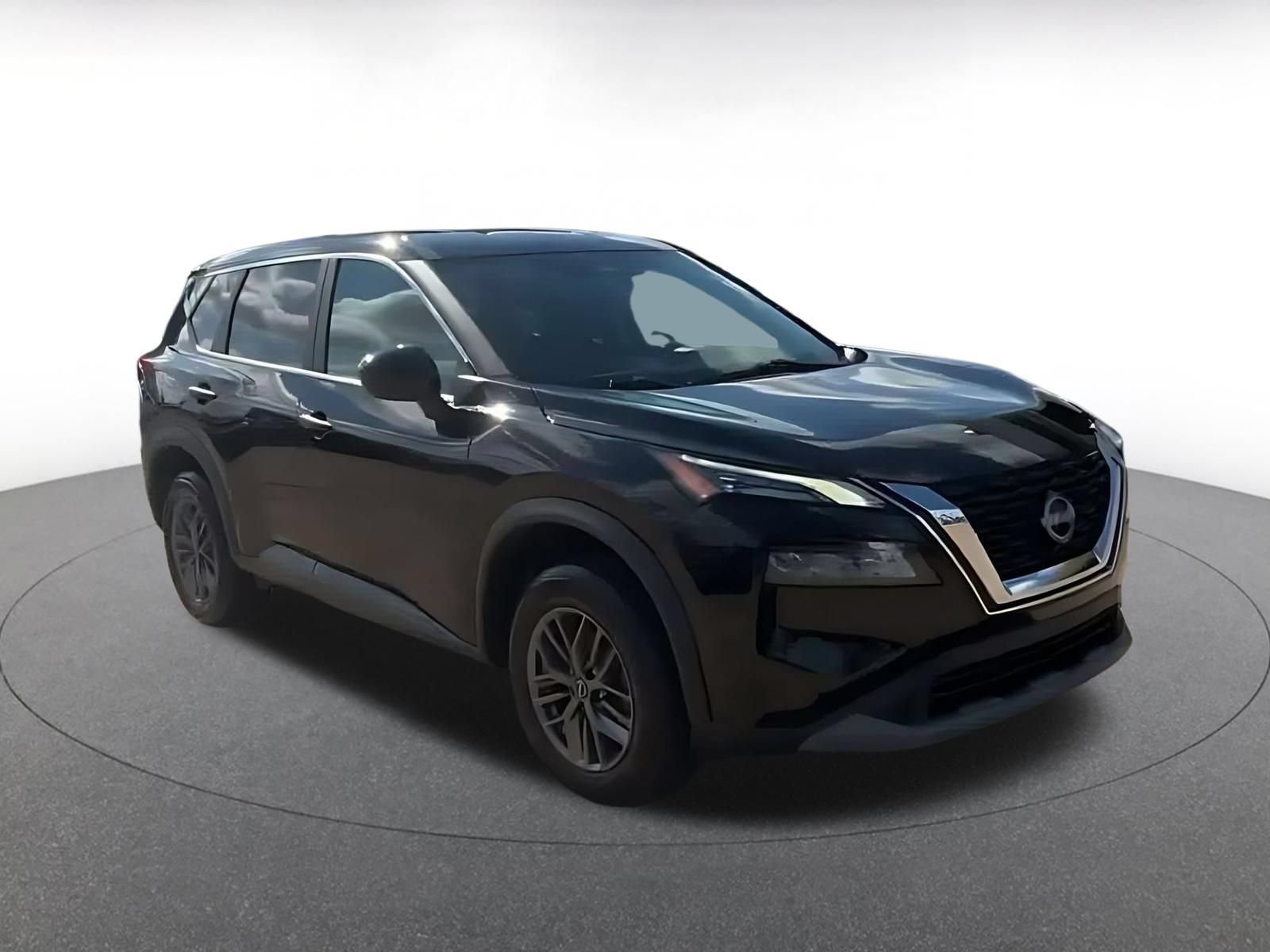 Used 2023 Nissan Rogue S FWD image 3