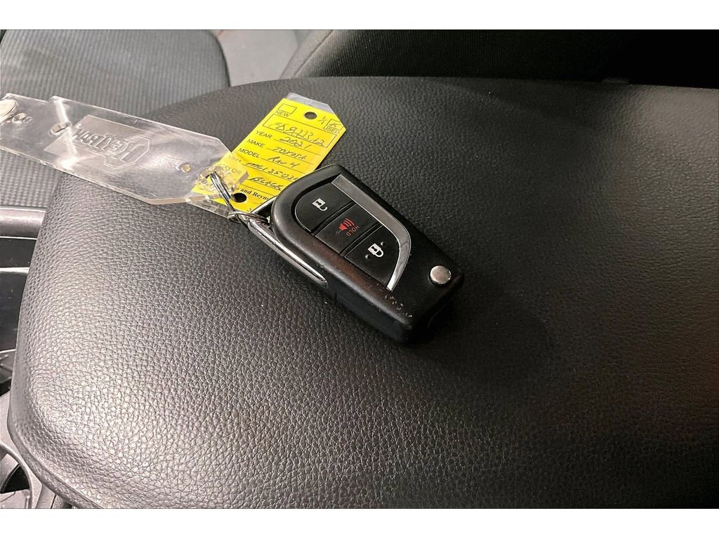 Used 2021 Toyota RAV4 LE image 13