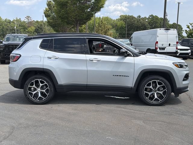 Used 2024 Jeep Compass Limited AWD/4WD image 13