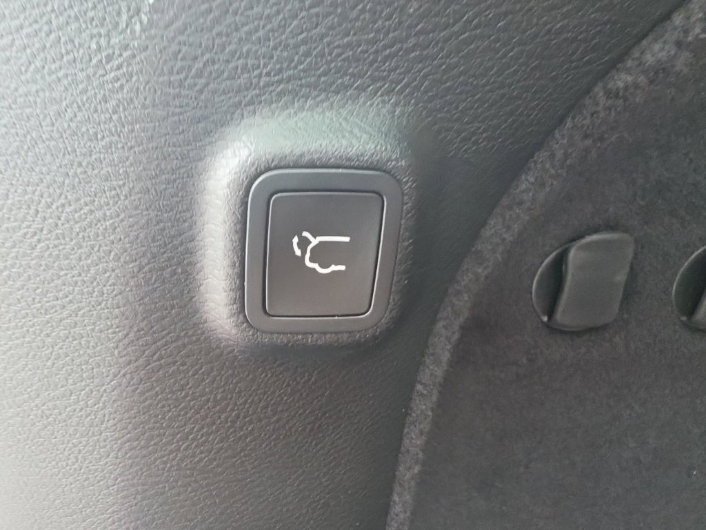 Used 2019 Jeep Cherokee Overland FWD image 28