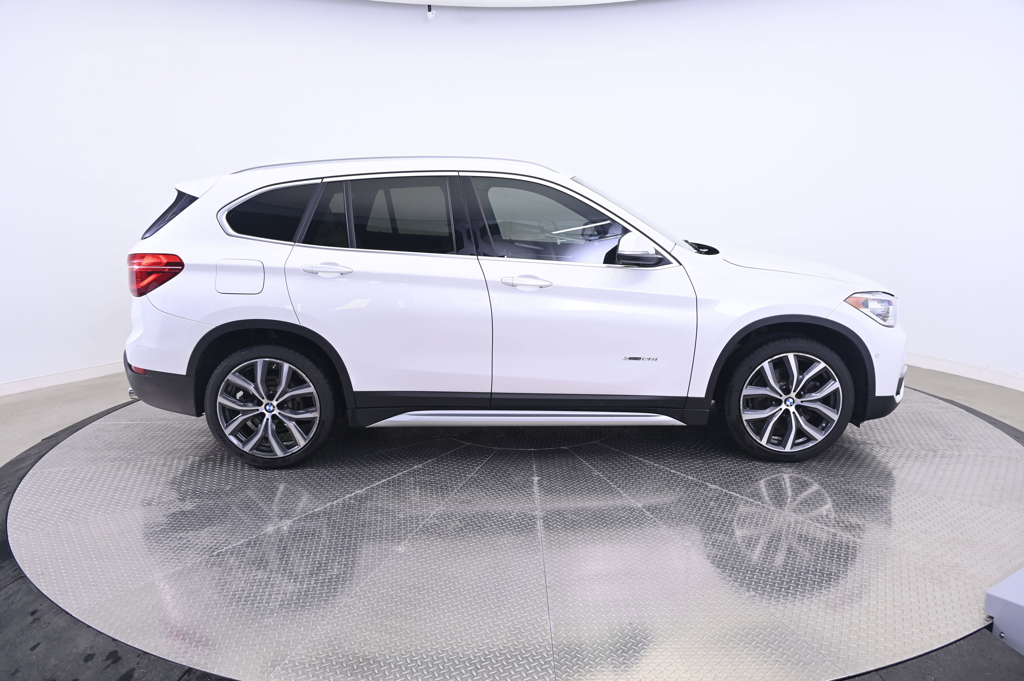 Used 2017 BMW X1 xDrive28i image 8