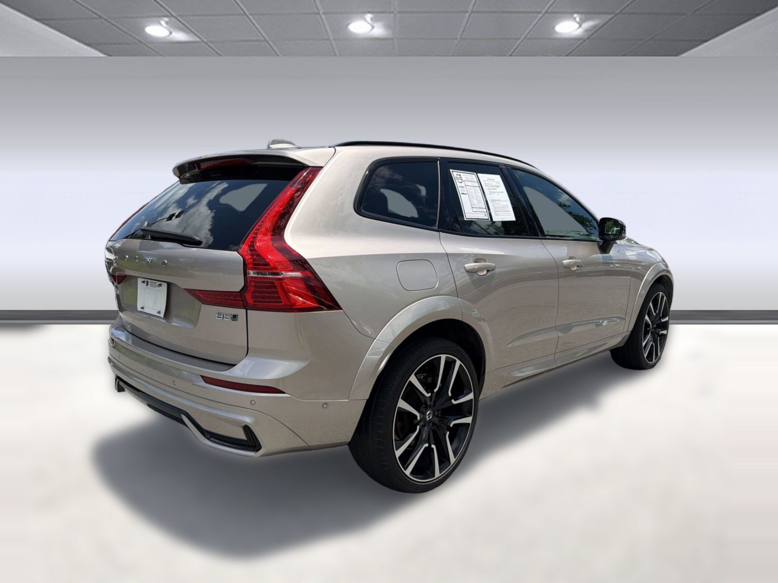 Certified 2024 Volvo XC60 B5 Ultimate AWD/4WD image 9