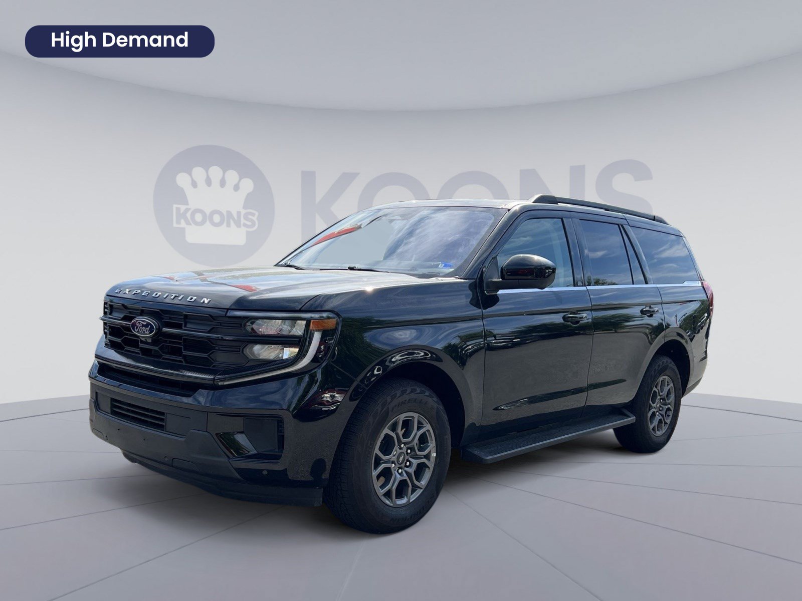 Used 2025 Ford Expedition Active AWD/4WD image 1