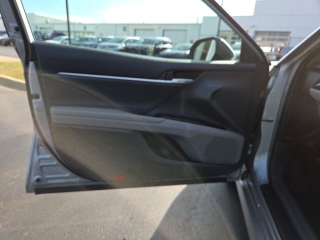 Used 2021 Toyota Camry LE image 10