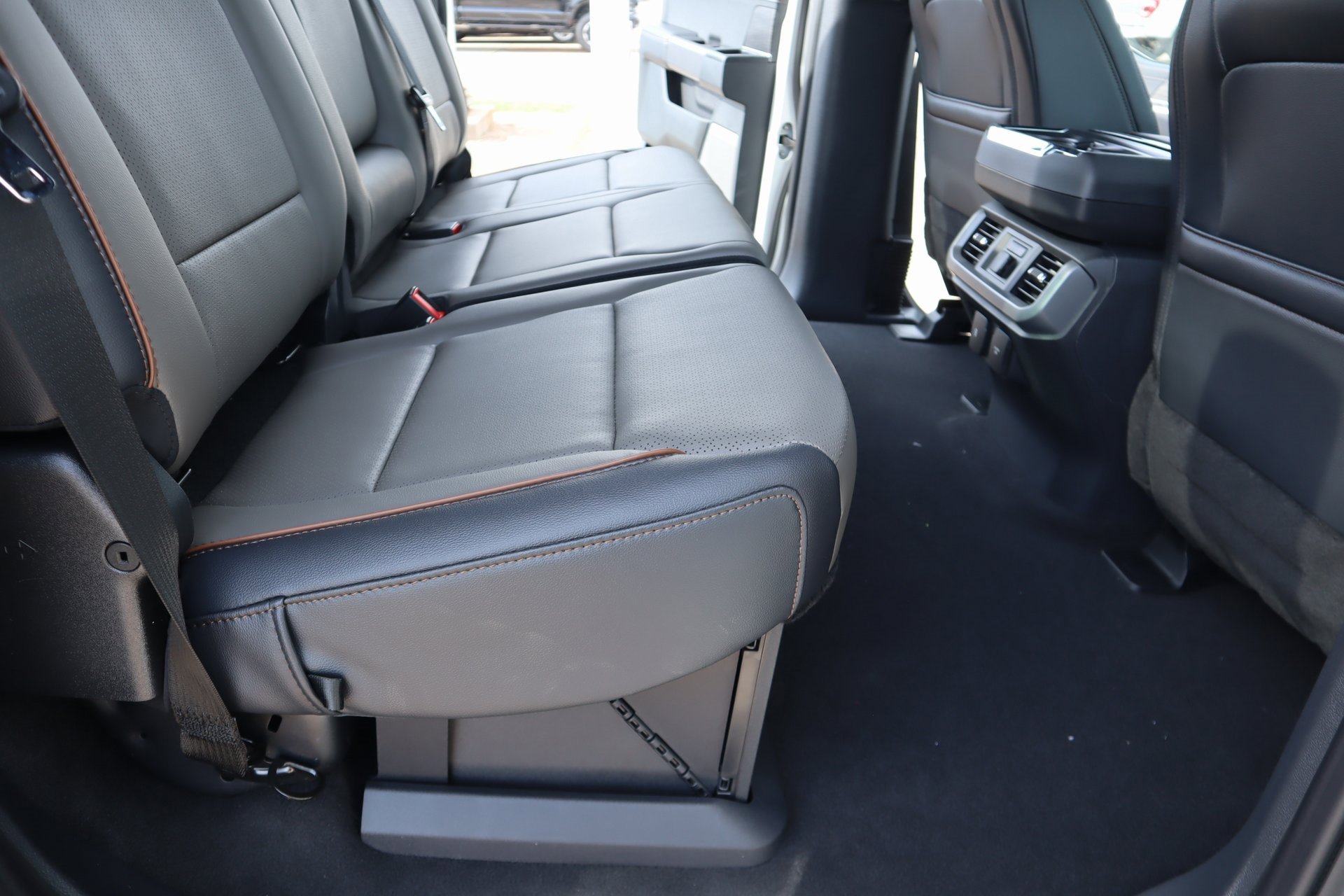 New 2025 Ford F150 Lariat w/ Equipment Group 502A High image 16