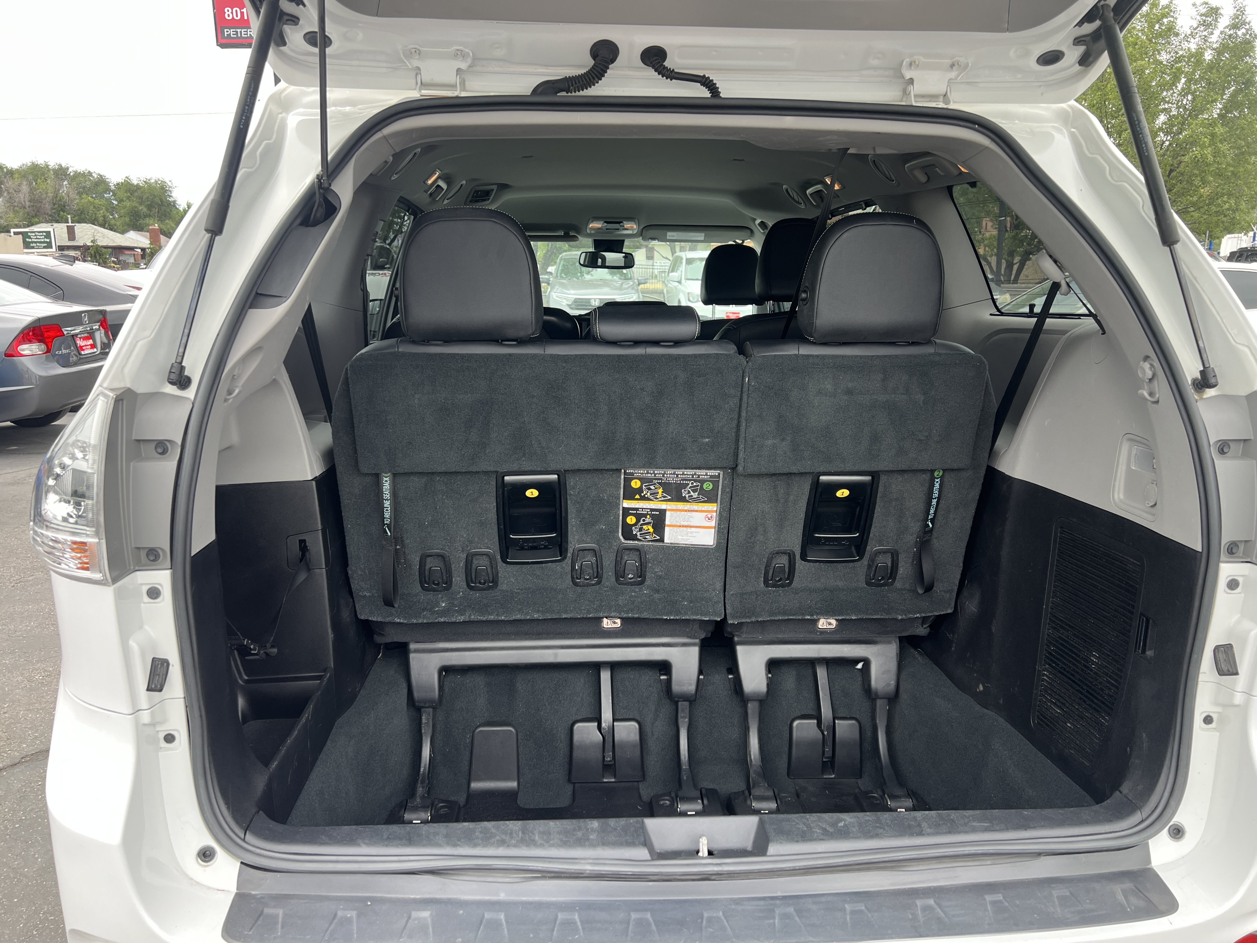 Used 2019 Toyota Sienna SE w/ Carpet Mat Package FWD image 15