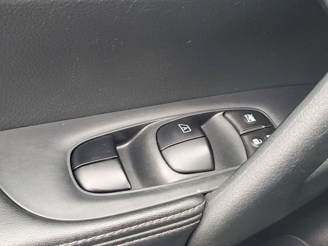 Used 2019 Nissan Rogue S image 15