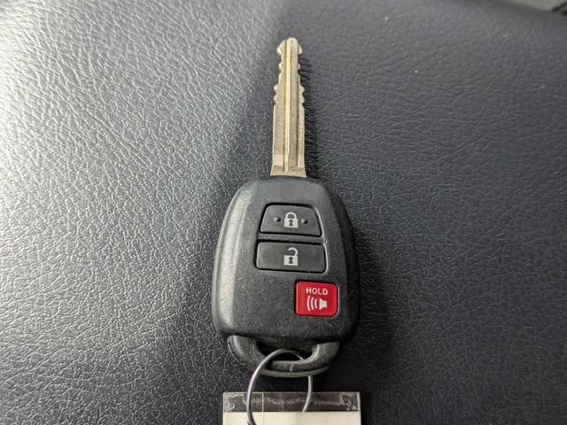 Used 2021 Toyota 4Runner SR5 AWD/4WD image 31