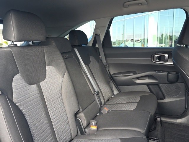 Used 2025 Kia Sorento LX image 8