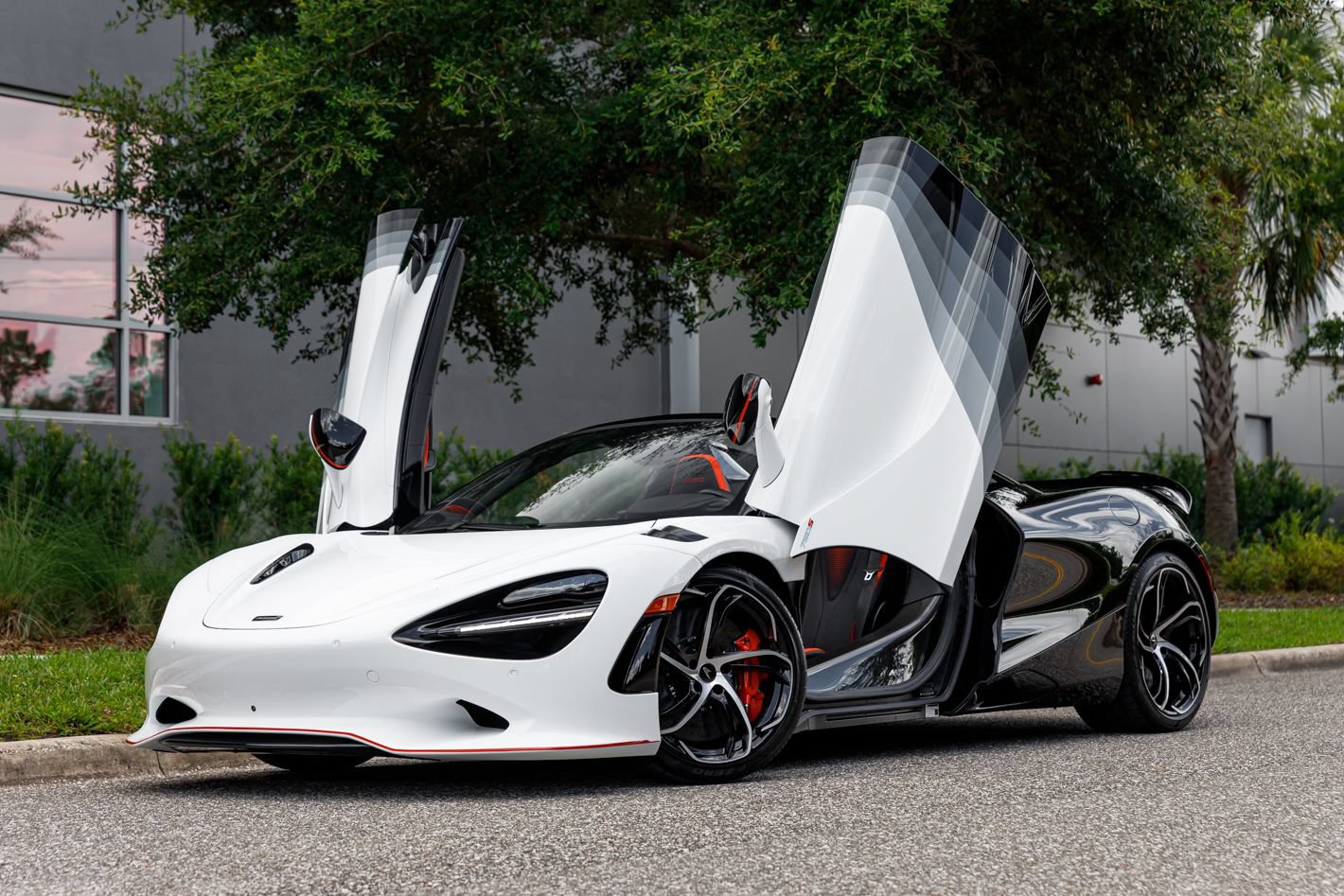 Used 2024 McLaren 750S Spider RWD image 43