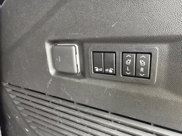 Used 2022 Chevrolet Tahoe LT w/ Luxury Package AWD/4WD image 24