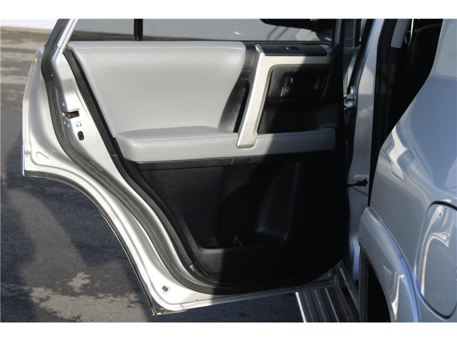 Used 2013 Toyota 4Runner SR5 w/ Convenience Pkg image 12