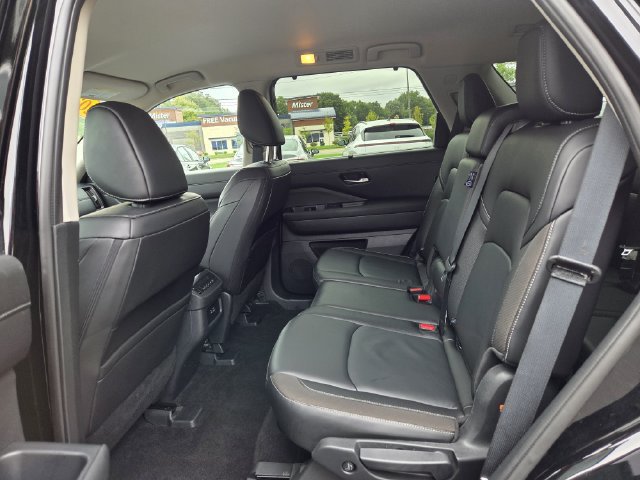 Used 2025 Nissan Pathfinder SL AWD/4WD image 8