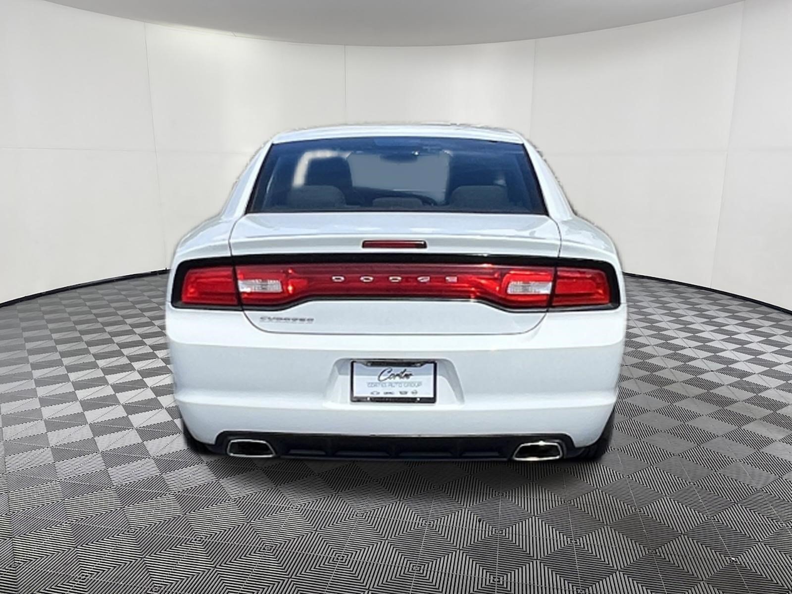 Used 2014 Dodge Charger SE RWD image 5