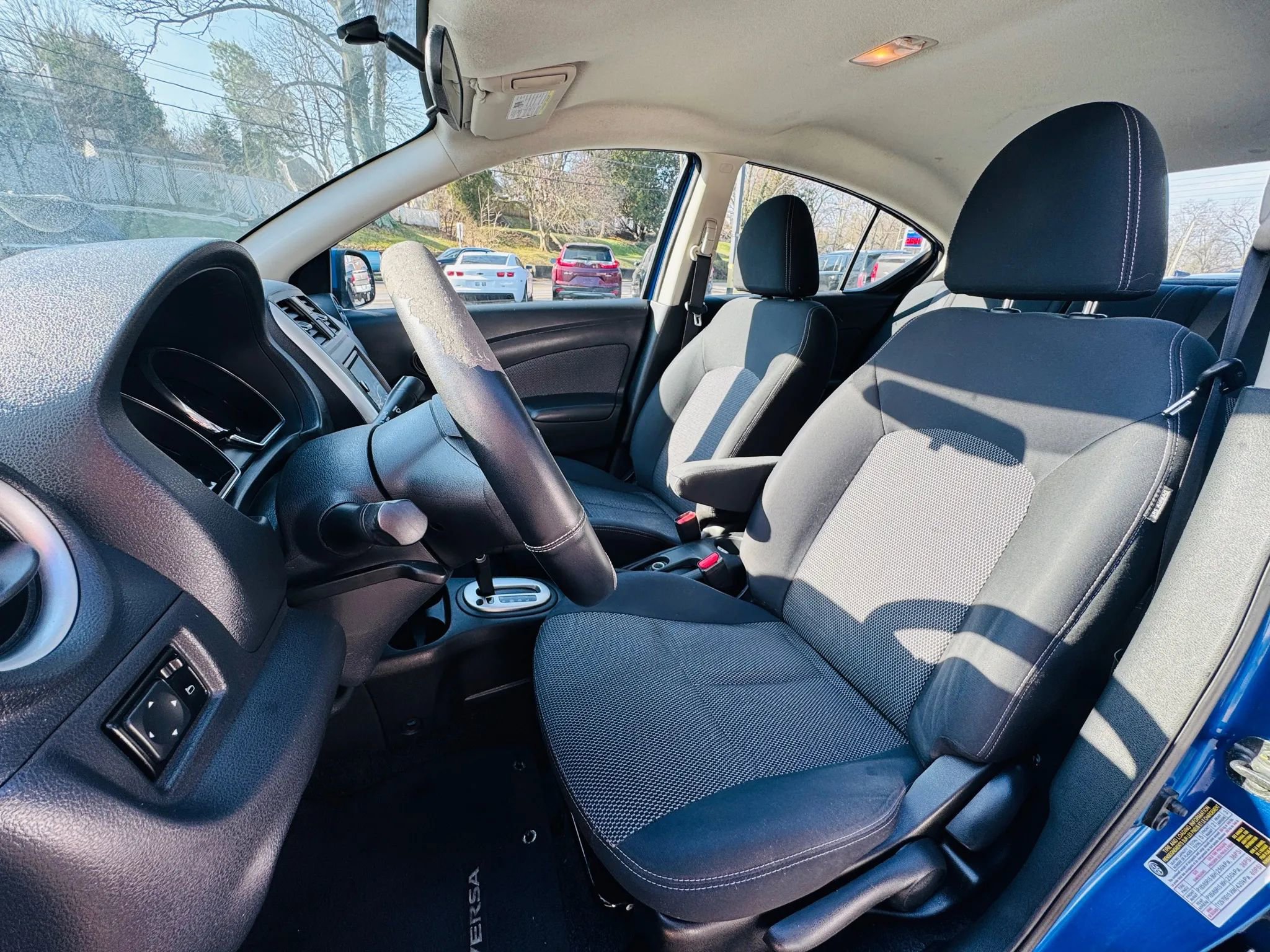 Used 2014 Nissan Versa SV image 11