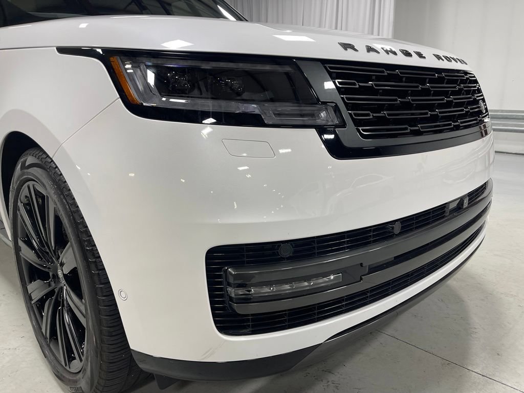 Used 2025 Land Rover Range Rover SE AWD/4WD image 11