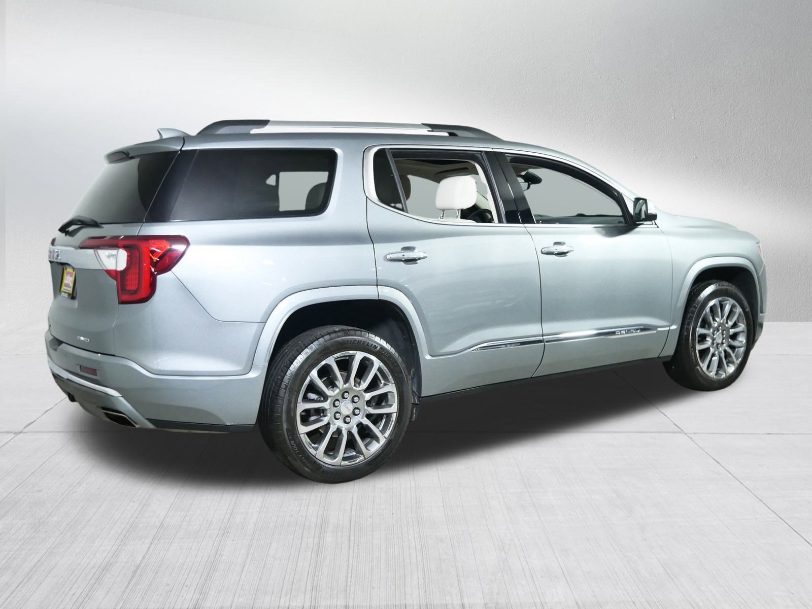 Used 2023 GMC Acadia Denali w/ Denali Ultimate Package image 7