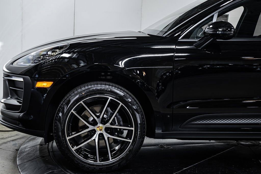 Certified 2025 Porsche Macan image 20