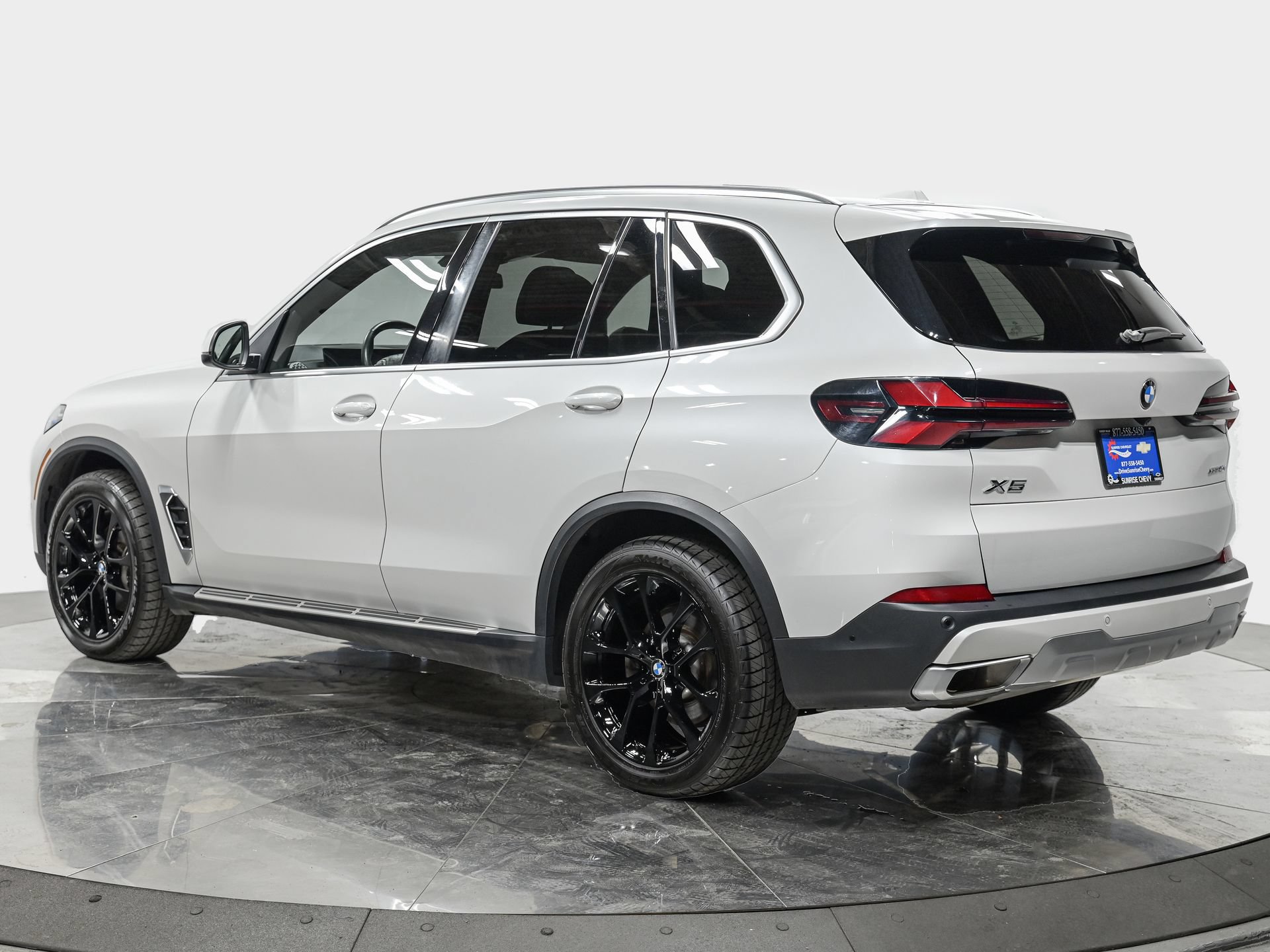 Used 2025 BMW X5 xDrive40i AWD/4WD image 4