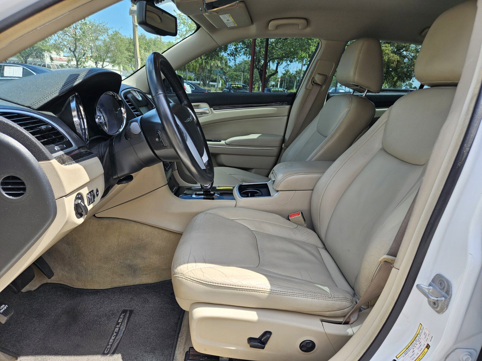Used 2014 Chrysler 300 image 5