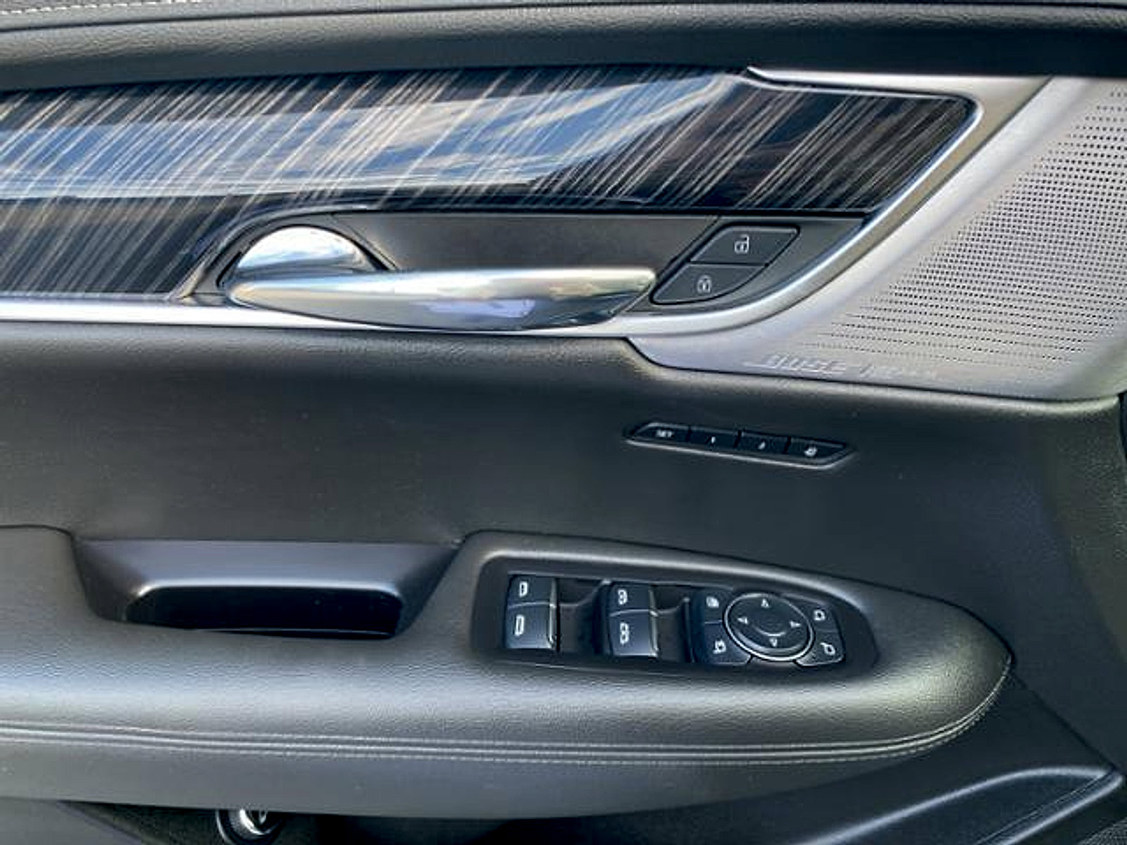 Used 2025 Cadillac XT6 Premium Luxury FWD image 29
