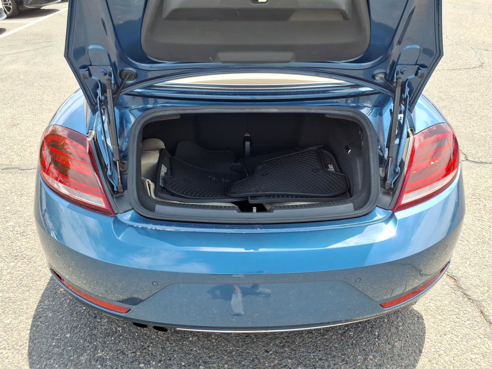 Used 2019 Volkswagen Beetle 2.0T SE w/ SE Premium Package FWD image 18