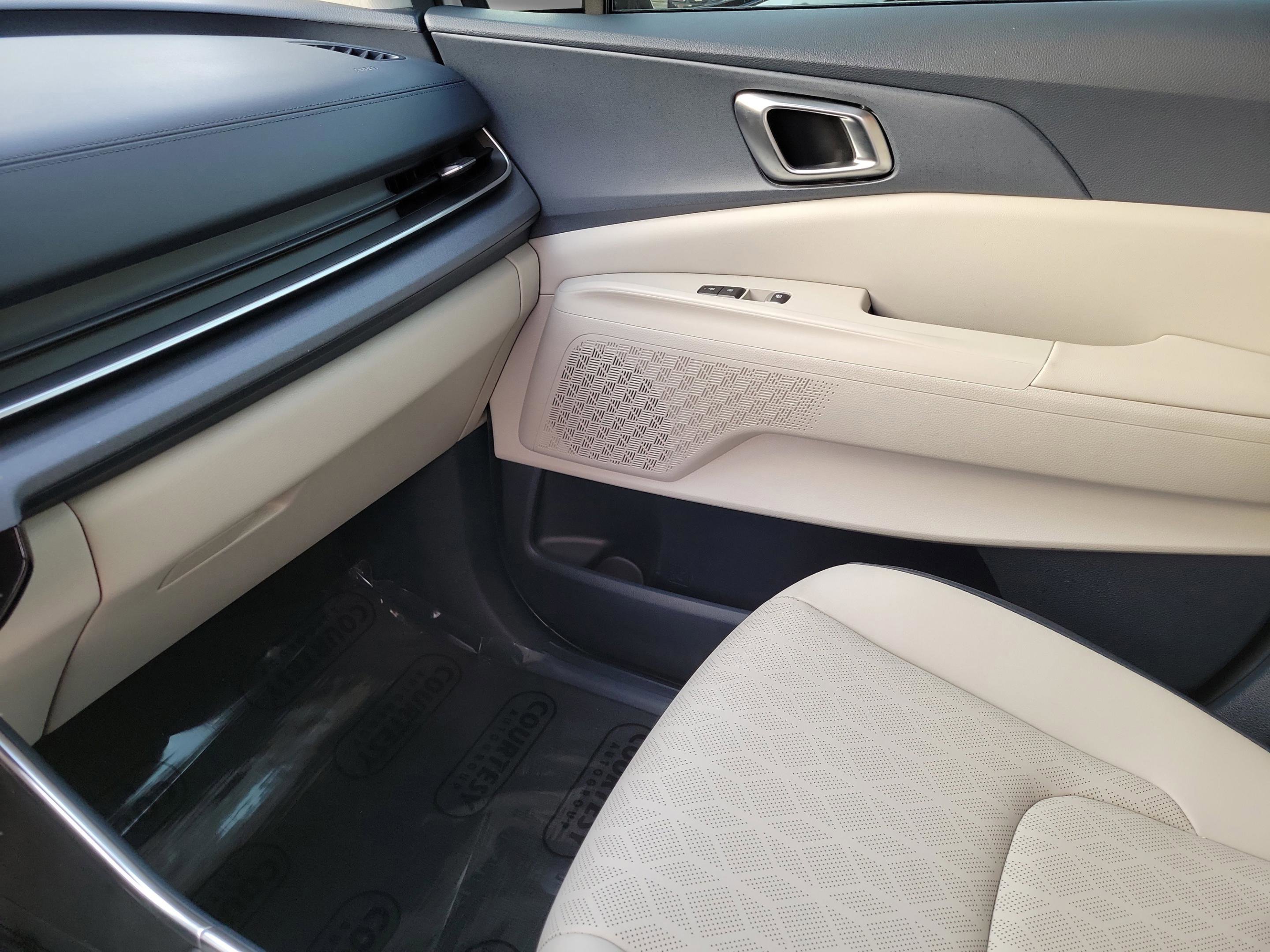 Used 2026 Kia Carnival EX FWD image 22