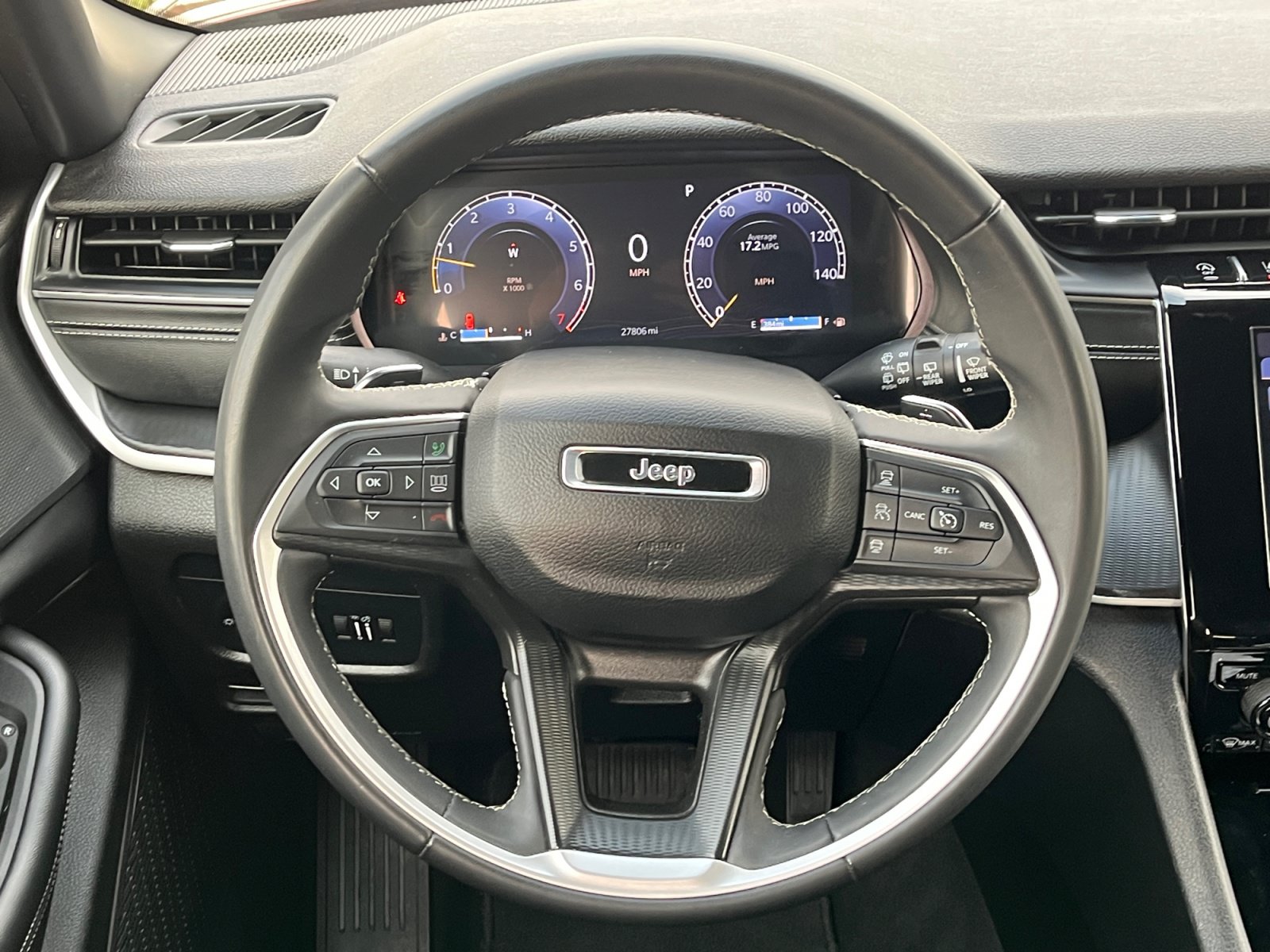 Used 2024 Jeep Grand Cherokee L Laredo AWD/4WD image 9