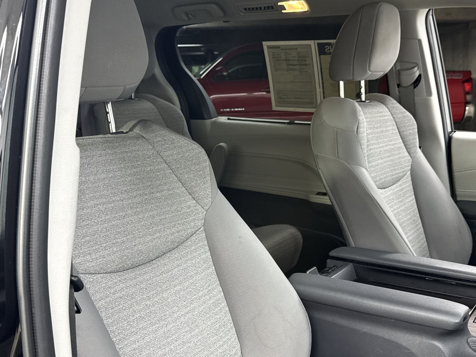 Used 2023 Toyota Sienna LE FWD image 40