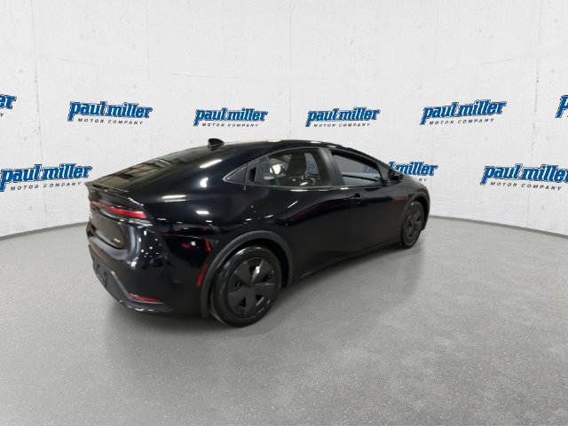 Used 2025 Toyota Prius LE FWD image 11