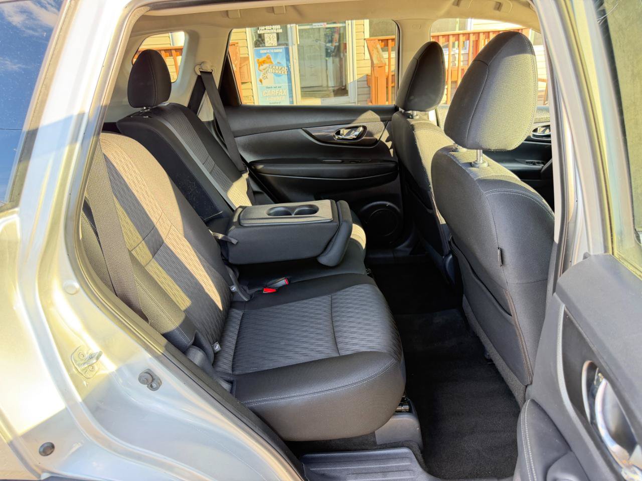 Used 2018 Nissan Rogue SV AWD/4WD image 38