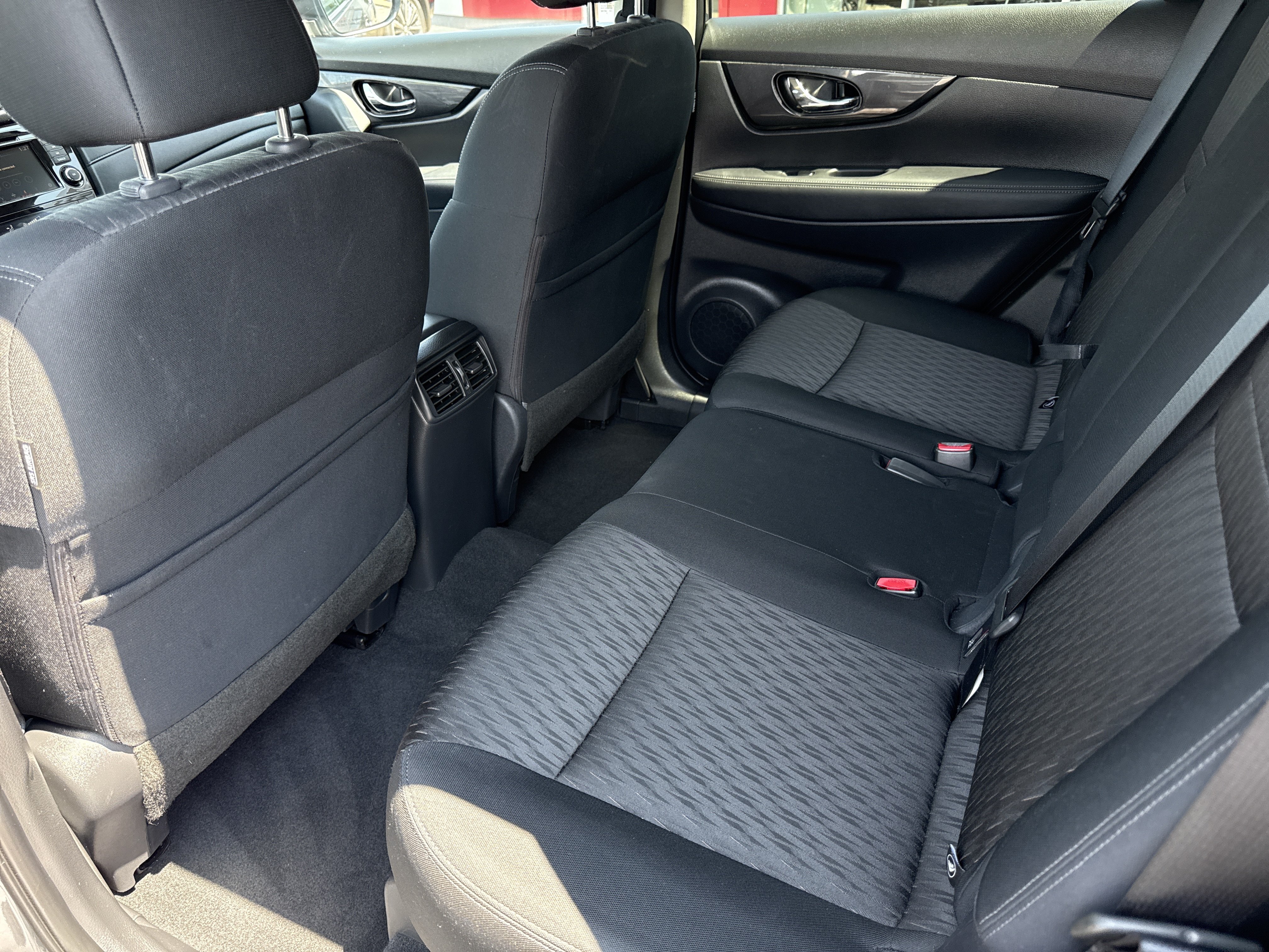 Used 2018 Nissan Rogue SV AWD/4WD image 7