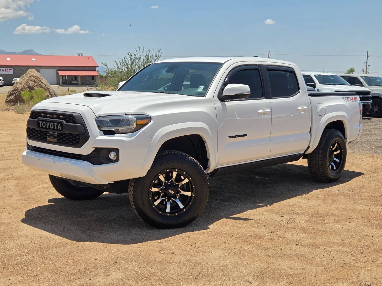 Used 2020 Toyota Tacoma TRD Sport w/ TRD Premium Sport Package AWD/4WD image 2