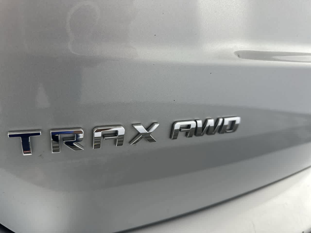 Used 2019 Chevrolet Trax LT w/ LT Convenience Package AWD/4WD image 2