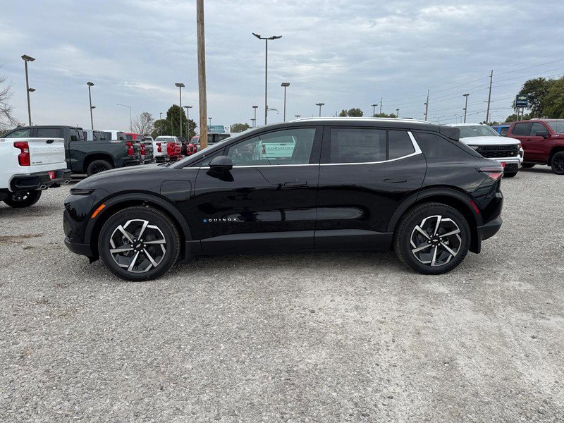 New 2026 Chevrolet Equinox EV LT image 2