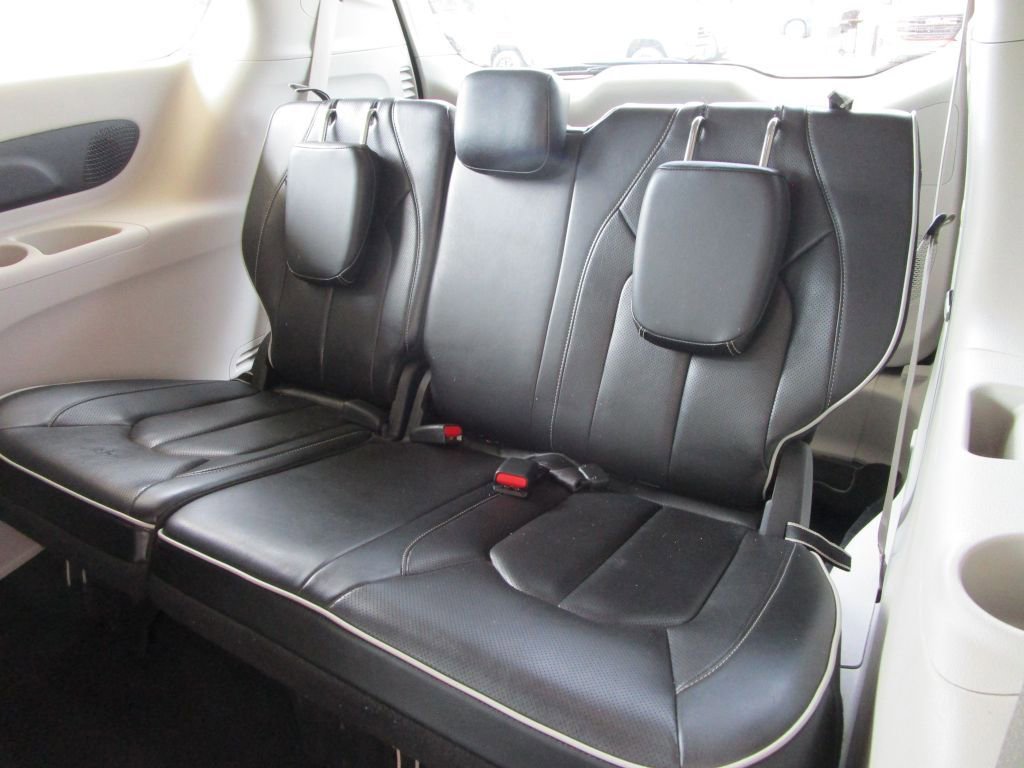Used 2022 Chrysler Pacifica Limited image 14