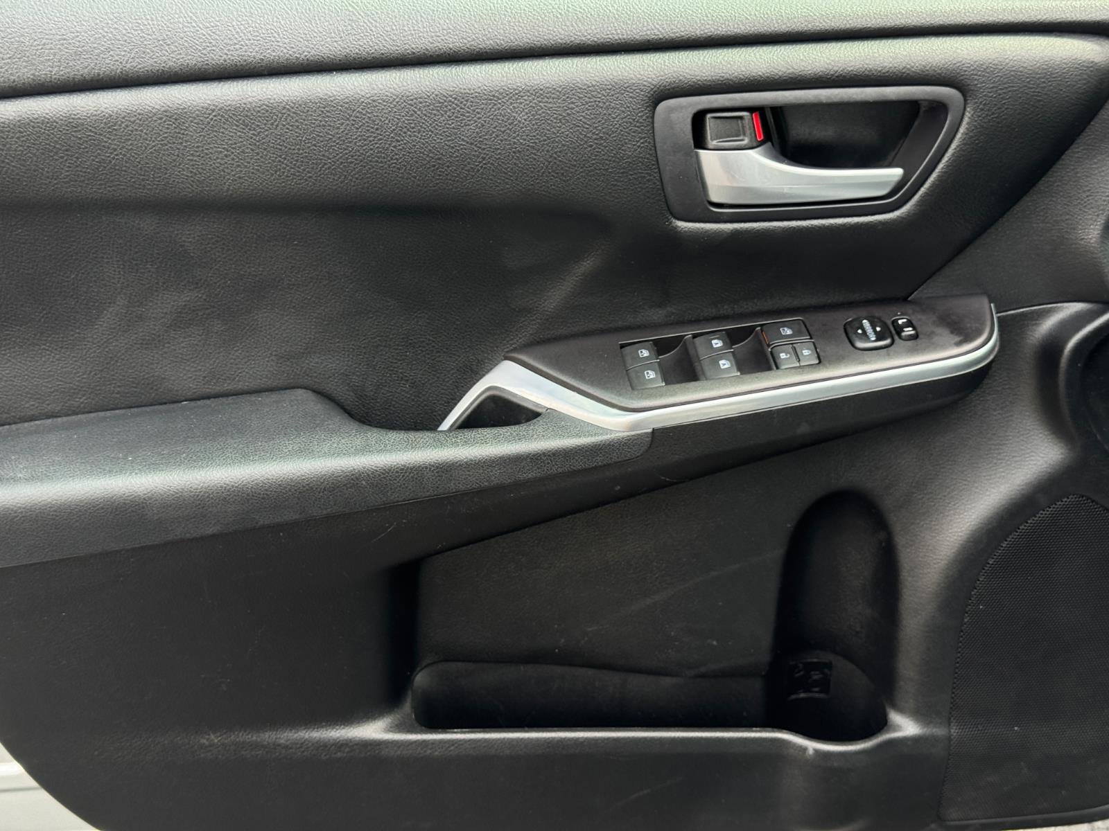 Used 2016 Toyota Camry SE image 14