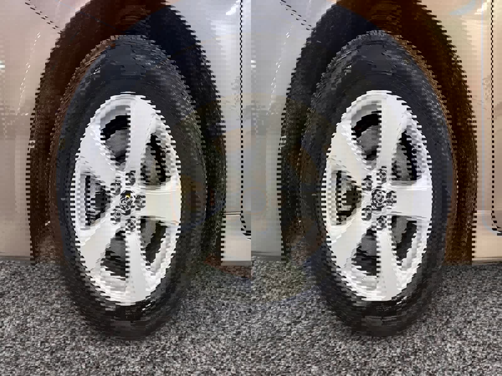 Used 2019 Toyota Sienna LE w/ LE Preferred Package image 19