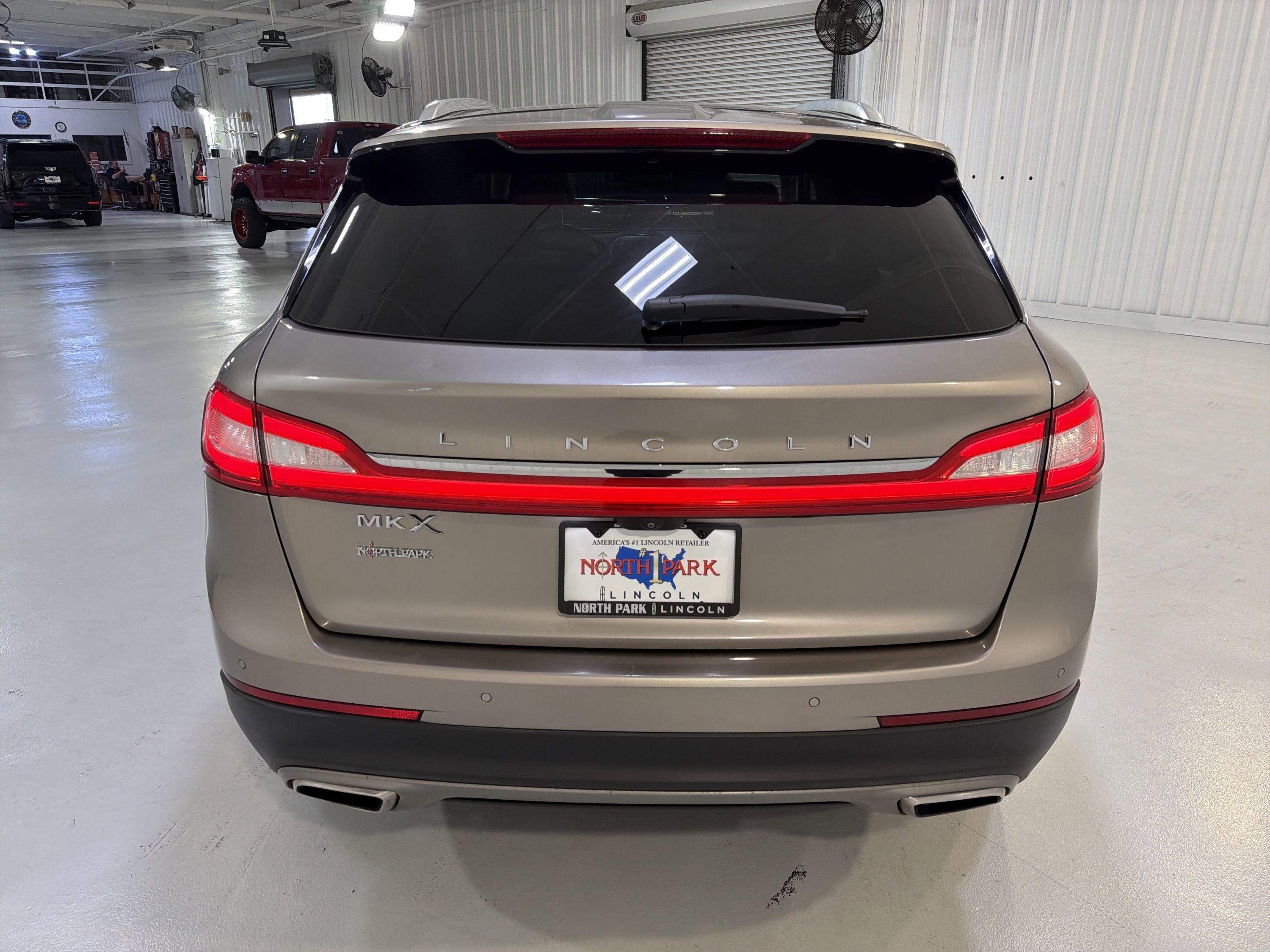Used 2018 Lincoln MKX Reserve w/ Driver Assistance Package FWD image 27