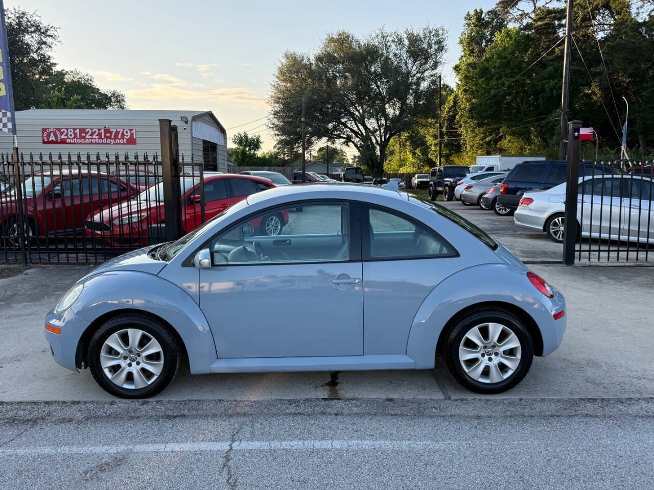 Used 2010 Volkswagen Beetle Coupe FWD image 10