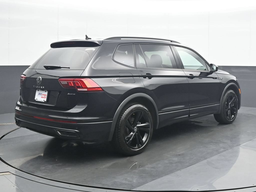 Used 2024 Volkswagen Tiguan SE R-Line AWD/4WD image 6